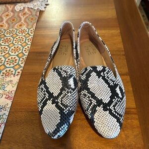 Naturalizer Women's Black and White Patterned Loafers